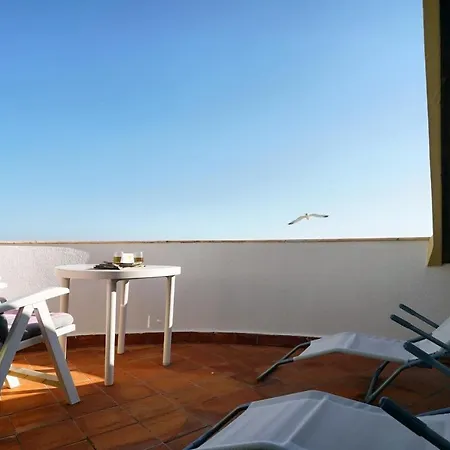 Beach Terrace Apartment *